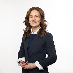 Bewerbungsfoto Frau hell freundlich Wien – professionelles Portrait Studio WILKE
